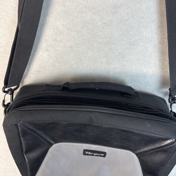 Targus Bag Carry‎ Case Tablet iPad Black 12x9 Inches Divider Pockets Laptop - Picture 7 of 8